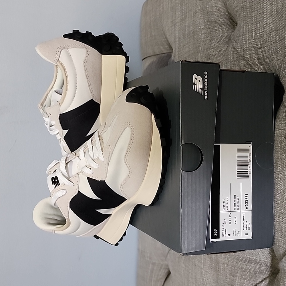 New Balance 327